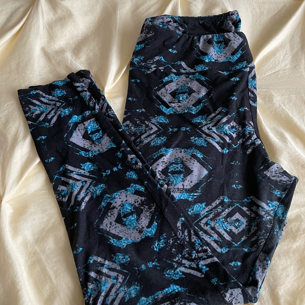 LuLaRoe Tall& Curvy Leggings